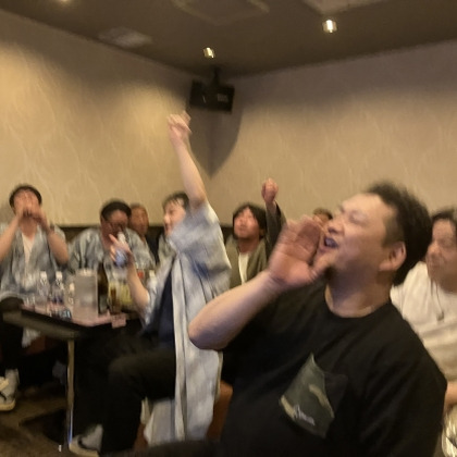 家族忘年会の様子の仕事の流れイメージ