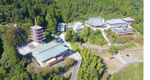 本福寺(カフェ&御朱印受付/僧侶/清掃)の求人情報ページへ
