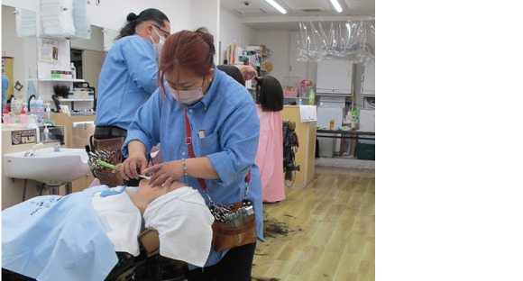 ラッキーホールディングス株式会社の求人情報ページへ