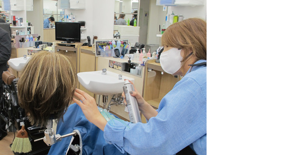 ラッキーホールディングス株式会社の求人情報ページへ